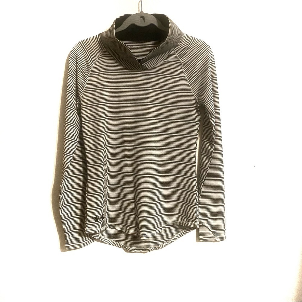 Under Armour Zinger Pullover Training Workout Top Stretch Women’s Sz XS